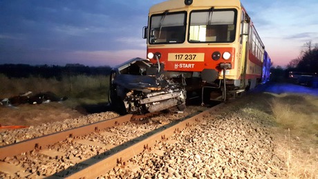Vonattal ütközött egy autó Toponáron