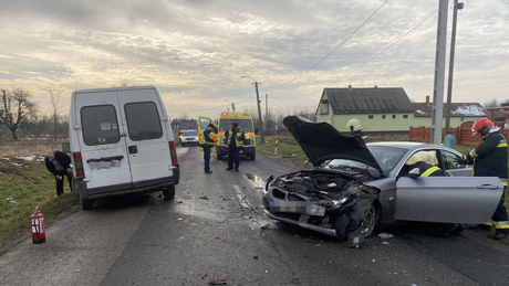 Kisteherautóval ütközött egy személykocsi Böhönyén