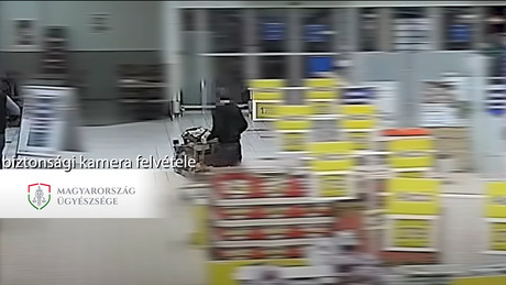 Telepakolták a bevásárlókocsit, de fizetni már nem akartak