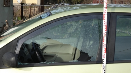 Betörte a parkoló autó ablakát, hogy pénzhez jusson