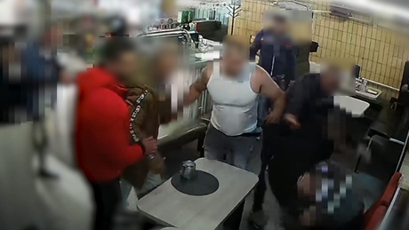 Garázda testvérpár a Balatonon