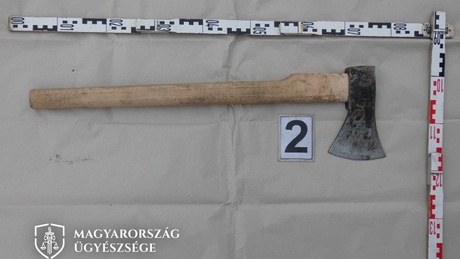 Fejszét vitt a pénzkövetelés behajtásához