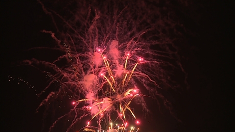 Videón az ünnepi tűzijáték