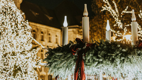 Felgyúlt a remény gyertyája a Kossuth téren