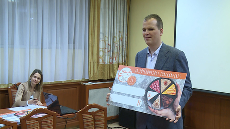 Majdnem hárommillió forint gyűlt össze a tortaárverésen