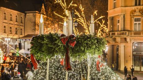 Már a második gyertya lángja is ég az adventi koszorún