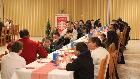 Karácsonyi szeretetvendégség