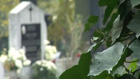 Százezren emlékeztek halottaikra a kaposvári temetőkben