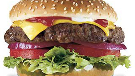 Darált bőr a hamburgerben - milliókra büntették a magyar McDonald's-ot