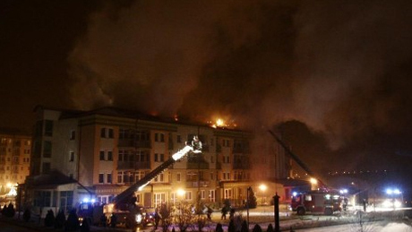Több óráig lángolt a Hotel Karos