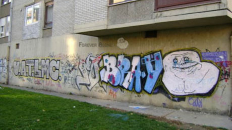 100 ezer forintos kárt okoztak a graffitisek a kaposvári sulinak