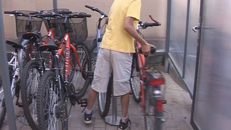 Biciklitárolóval gazdagodott a katolikus gimnázium