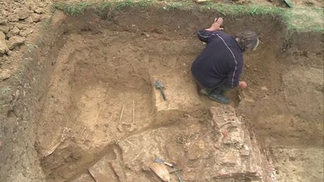 Videóval! Csontvázakat találtak Iharosban