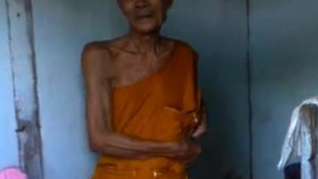 Tilosban járt a thai szerzetes