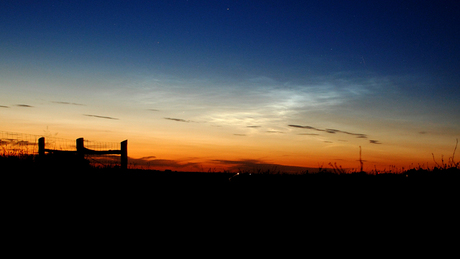 Újabb világító felhőt fotózott egyik olvasónk: ezúttal Kaposújlakon ragyogott az éjjeli égbolt!