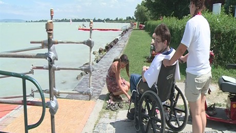 Bevették a Balatont a fogyatékkal élők is