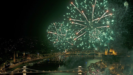Budapesten megtartották a tűzijátékot, több vidéki városban és a Balaton-parton viszont elmaradt a látványosság