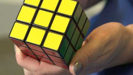 Így rak ki a fél világ egy Rubik-kockát