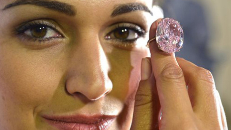 Rekordáron kelt el egy bíborrózsaszín gyémánt 