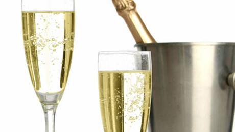 15 millió palack pezsgő fogy az ünnepekben