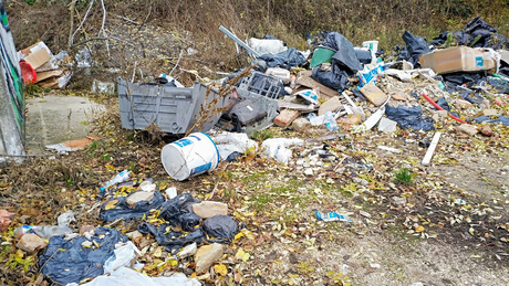 Rengeteg az illegális útmenti hulladék az országban