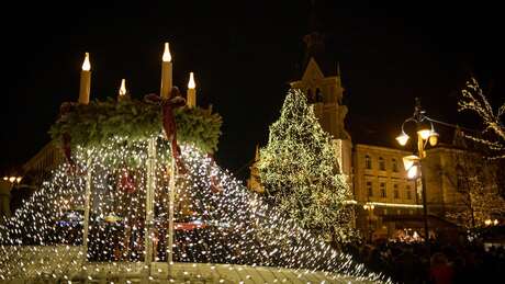 Fellobbant a negyedik adventi gyertya lángja is