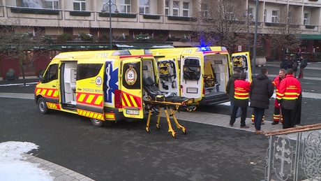 Két új mentőautót kapott a kaposvári mentőállomás