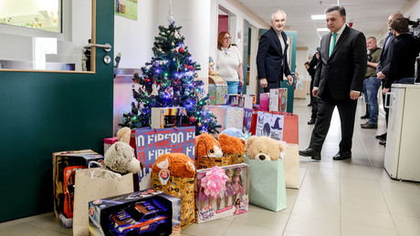 Ajándékokkal érkezett Kaposvárra Mága Zoltán