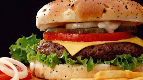 Bőr a hamburgerben: cáfol a McDonalds 