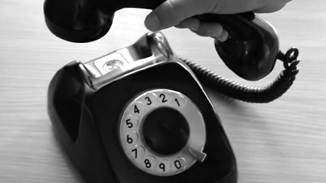 Telefonos átverés és zaklatás; pertársaság kerestetik!