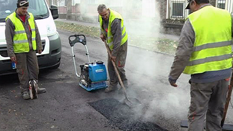 Folyamatosan javítják Kaposvár útjait