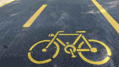 Épül a bicikliút, de nem árt óvatosnak lenni!
