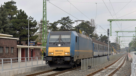 Elszakadt a felsővezeték a balatoni vasútvonalon