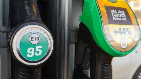 20 forinttal csökken a benzin ára