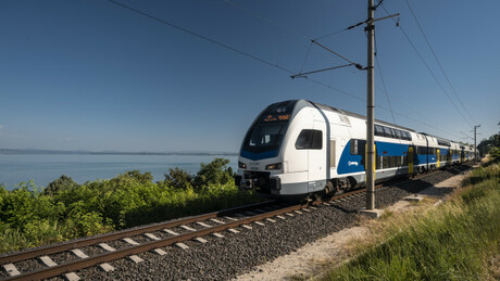 Újabb emeletes vonat áll forgalomba a Balatonnál