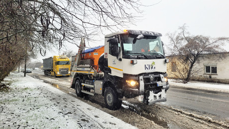 Megjött a hó, elindultak a munkagépek is