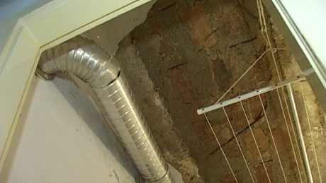 Megjavíttatja a plafont a taszári lakásban a Honvédelmi Minisztérium