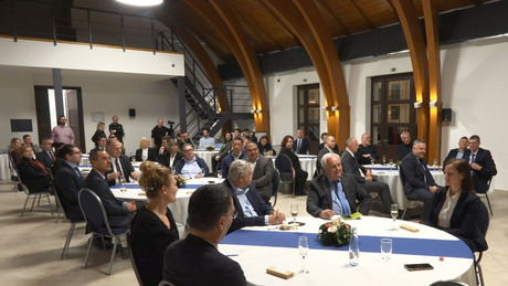 Biztos megélhetés, tudás és adóforintok