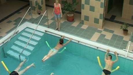 Ingyenes úszásoktatás a kaposvári általános iskolásoknak