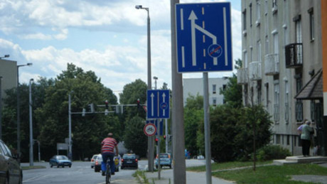 Belegyezést vár az önkormányzat utcanév-magyarázó táblára