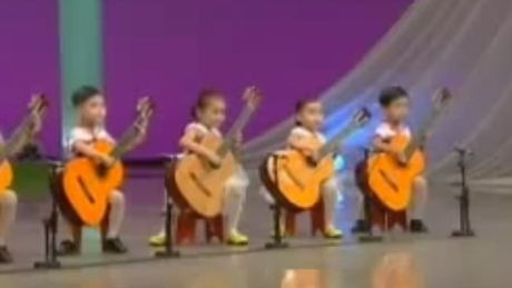 Elképesztő! Gyerek gitárvirtuózok Észak-Koreából