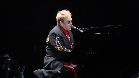Elton John kedden Budapesten koncertezik