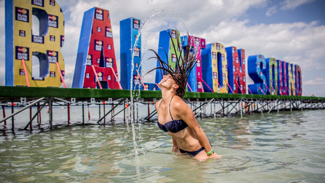 Exkluzív hajós bulik a Balatonon