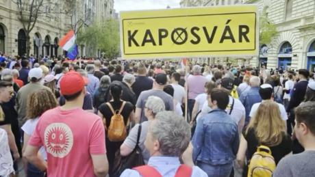 "Dombóvári politikus cipelte a Gyurcsány emberének Kaposvár tábláját"