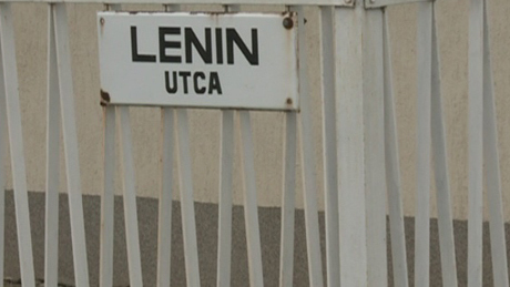 Lecserélték Lenint, Latinkát és Ságvári Endrét