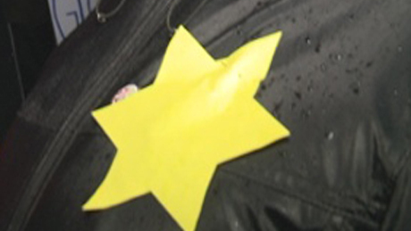 Videóval! Sárga csillaggal tiltakoztak a Jobbik ellen