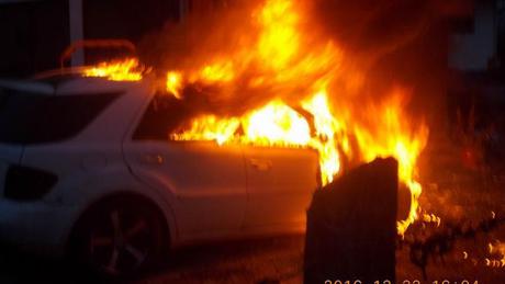 Hatalmas lángokkal égett egy autó Balatonlellén