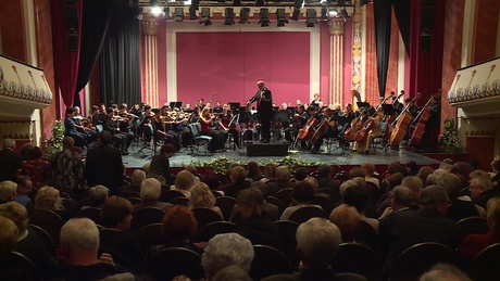 Hangversennyel köszöntötték az új esztendőt