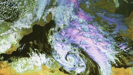 Mediterrán ciklon okoz változékony, csapadékos időt