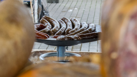 A hurka mellett a süti is szépen fogyott a Nagypiacon